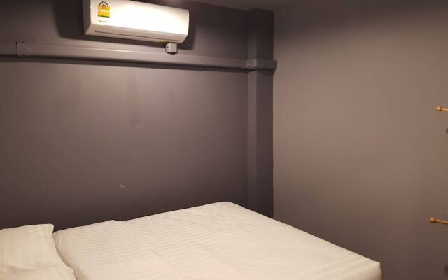 SleepCats Hostel