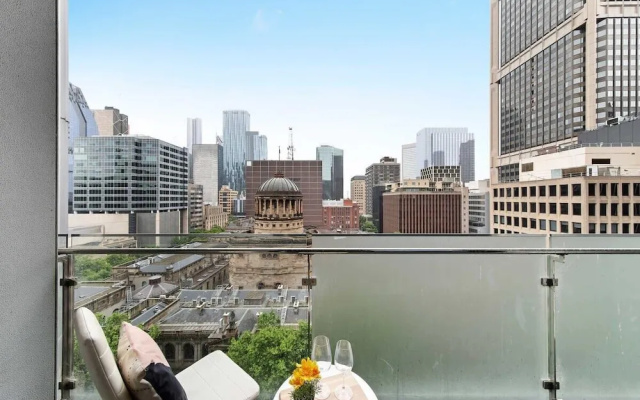 A Stylish Apt for 4 Near Queen Victoria Market – Balcony – Melbourne