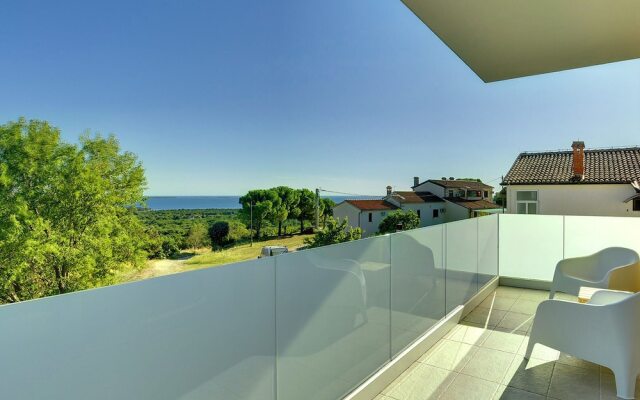 Modern Villa in Peroj With Pool and Parasol