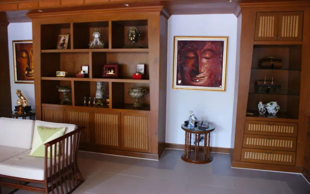 Sirinthara luxury villa