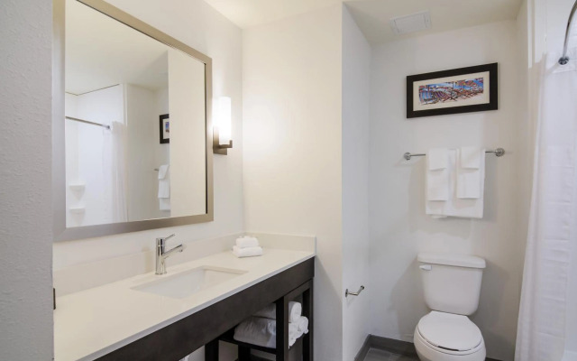 Comfort Inn & Suites Gulf Shores East Beach near Gulf State Park