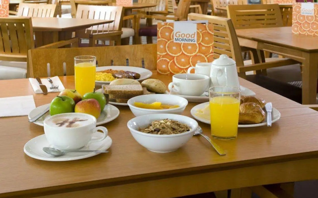 Holiday Inn Express Swansea - East by IHG