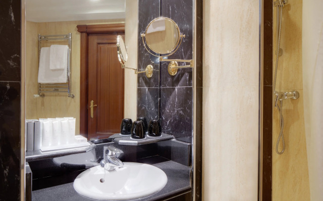 Melia White House Apartments