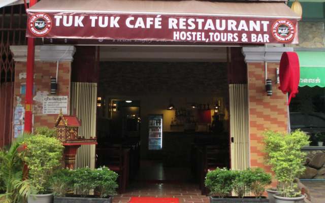 Tuk Tuk Hostel & Café