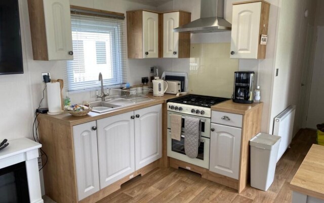 Cozy 2 Bedroom Lodge in Sandown, Isle of Wight