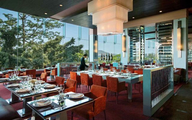 Lakeside Chalet - Mumbai, Marriott Executive Apartments