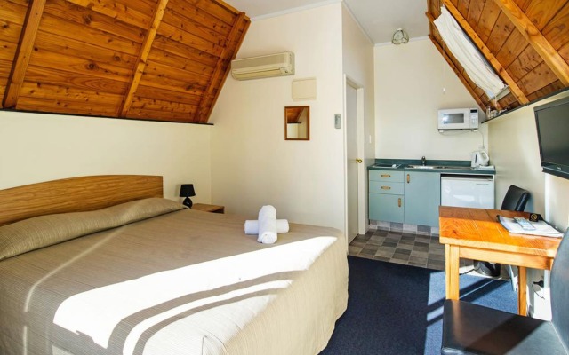 Mountain Chalets Motel