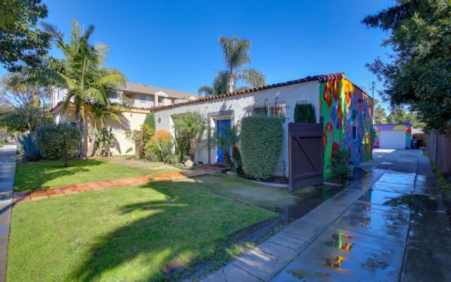 Artsy Long Beach Home w/ Patio: 2 Mi to Downtown!