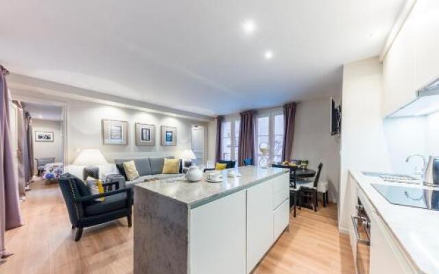 Families And Friends - Center - 110 Sqm