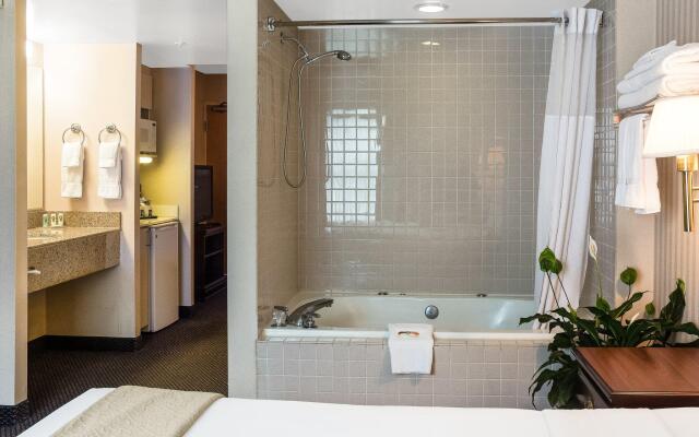 Quality Suites Lake Wright - Norfolk Airport