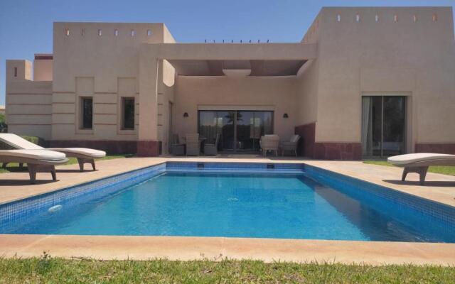Villa isolée 4 façades avec piscine