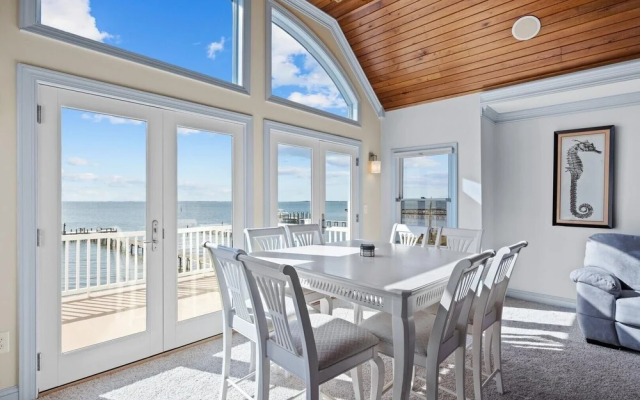 The Island House 5 Bedroom Home by RedAwning