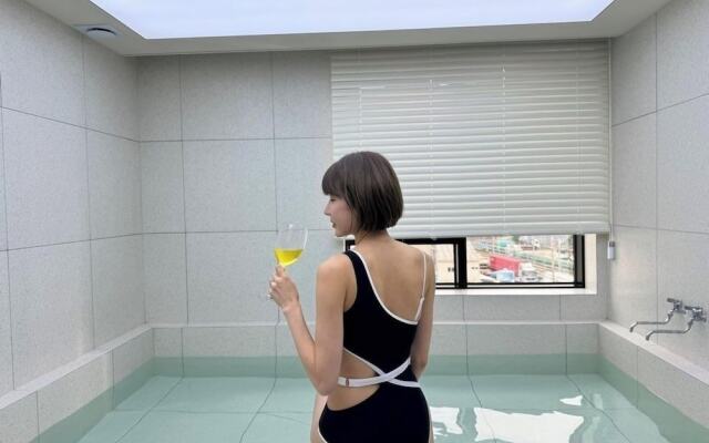 Hound Hotel Gijang-osiria