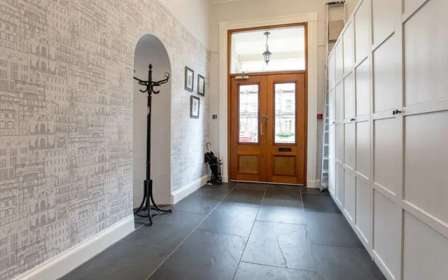 Huge Luxury Townhouse in the City Centre