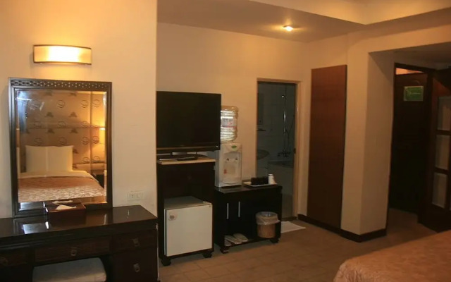 Warm Life Hotel