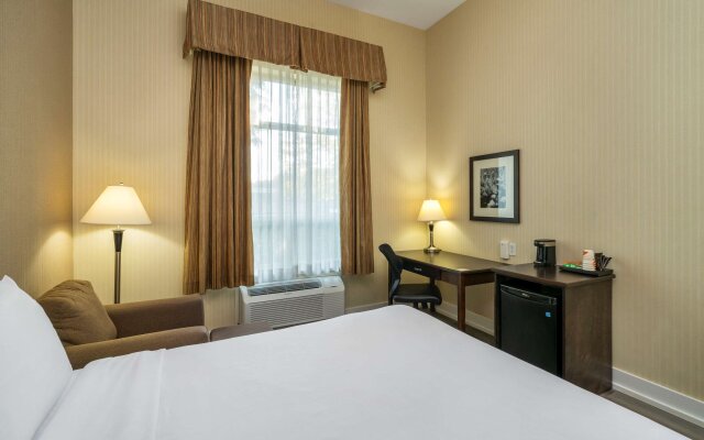 Comfort Inn & Suites Surrey