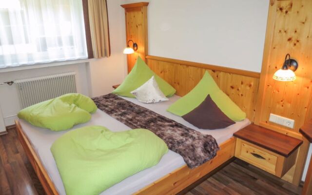 Sesselebenerhof 12821