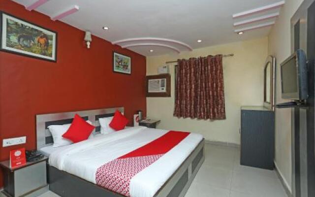 OYO 16818 Hotel Parakh