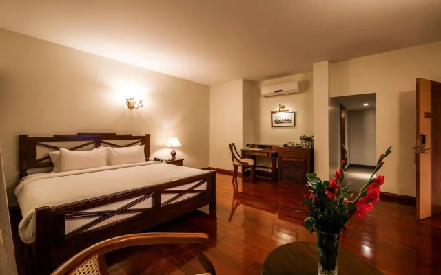 The Colonial Residence & Suites