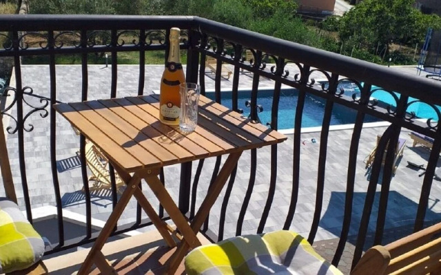 Vojni - With Pool - A2 Jednosobni
