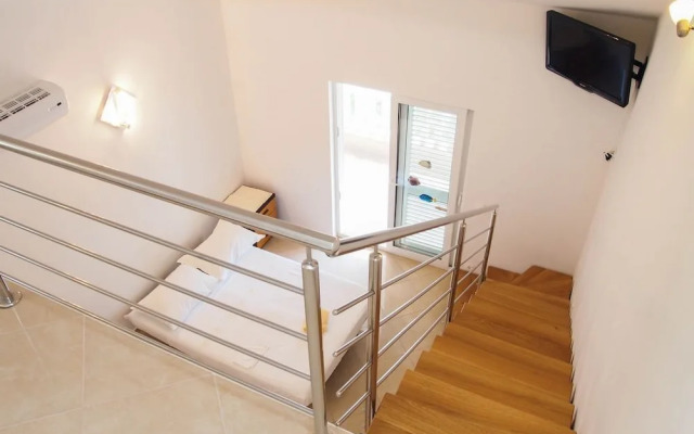 Anka - Amazing Location - SA5