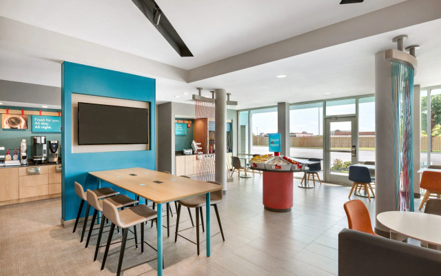 Holiday Inn Express Savannah - Gateway