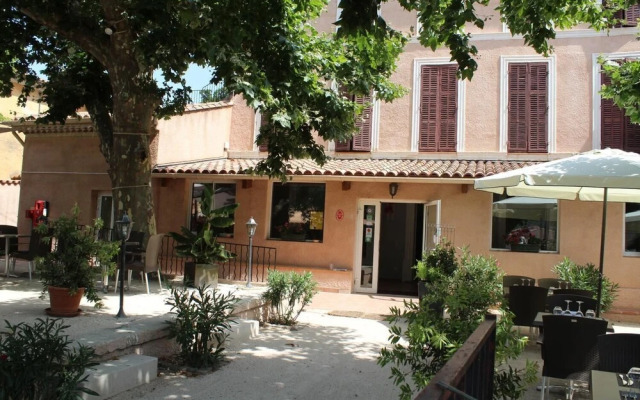 Le Clos Des Acacias