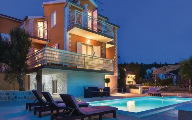 Apartment Niko - Two Bedroom Apartment With Swimming Pool