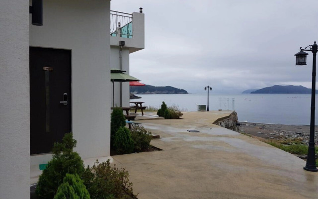 Lim Sea Side Poolvilla Pension