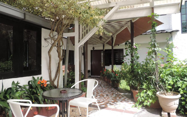 Cameronian Holiday Inn