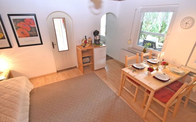 Modern Holiday Home in Güntersberge With Fish Pond