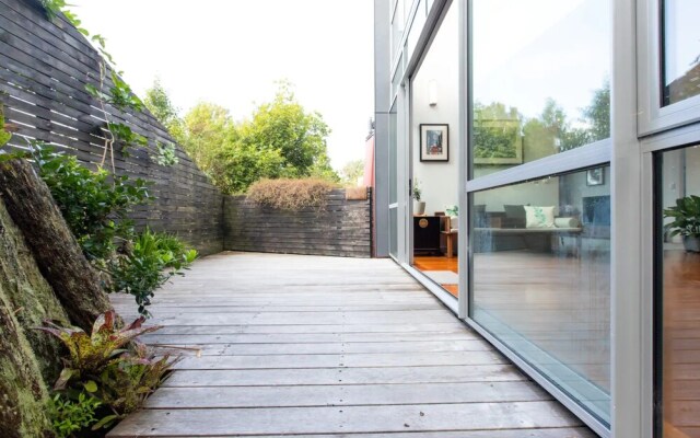 Luxury 4 Bedroom Home With Private Cinema