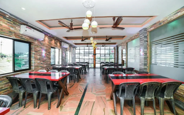 Le Garlic Hotel Raghav by OYO Rooms