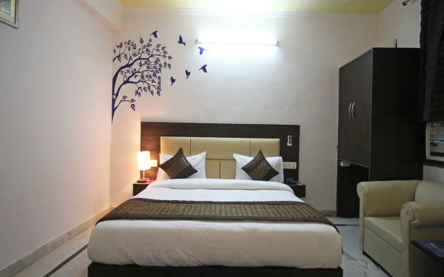 OYO Flagship 5179 Hotel Noida Saffron