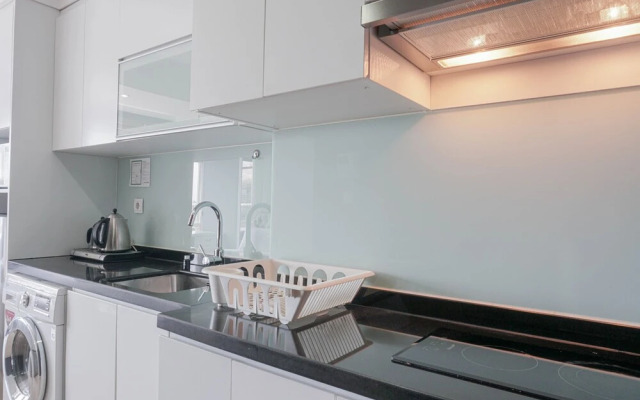 Comfy and Wonderful Studio Menteng Park Apartment