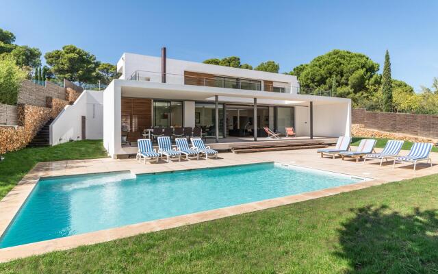 Claudia in L'Escala with 5 bedrooms and 4 bathrooms