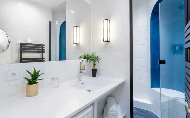 Merveil Luxury Suites - Royale - Saint Honore view