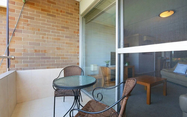 Sophisticated 2 Bedroom Apartment Close To CBD