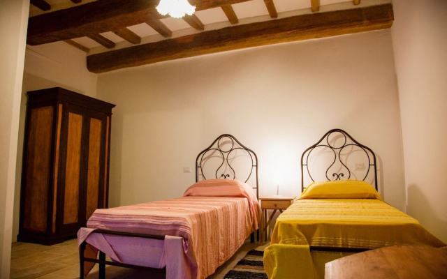 Casale Belvedere con piscina nel bosco