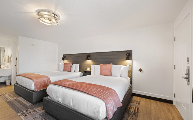 Broken Spur Inn & Steakhouse