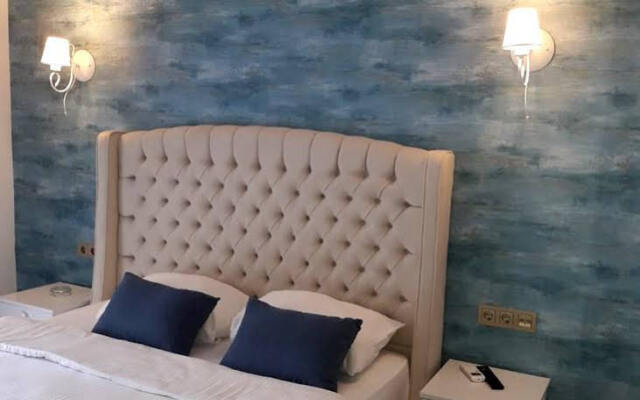 Double Inn Marina Hotel