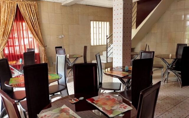 Rodze Hotel & Suites