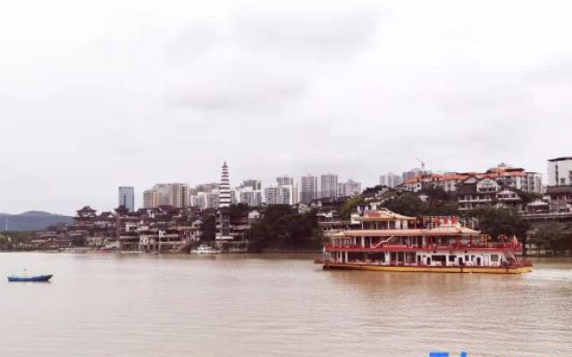 7 days premium hotel  (Chongqing Hechuan Bus Center Station)