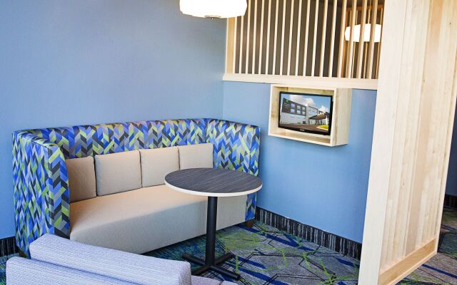 Holiday Inn Express & Suites Greenwood Mall by IHG