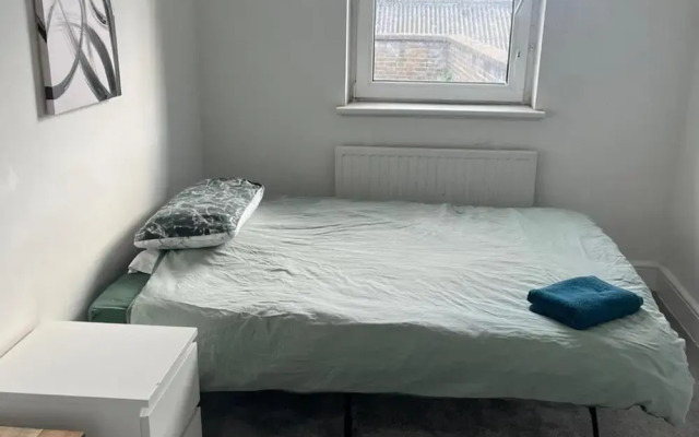 Albans Road Apartment - 4 Bedroom Luxury Stay