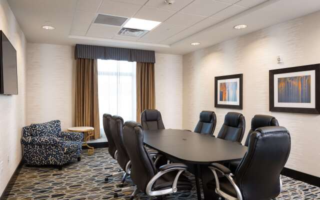 Hampton Inn & Suites La Crosse Downtown