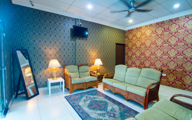OYO 528 Sea Princess Hotel
