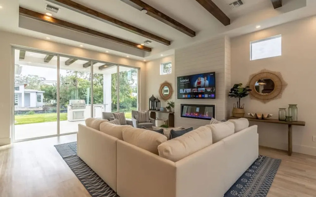Stunning Vanderbilt Beach House With Heated Pool
