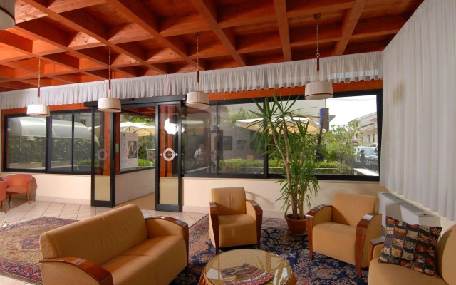 Hotel Mir