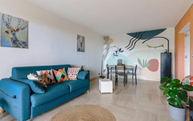 Sea view apartment in residence with swimming pool!